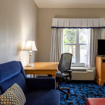 Hampton Inn & Suites Jacksonville Deerwood Park Екстер'єр фото
