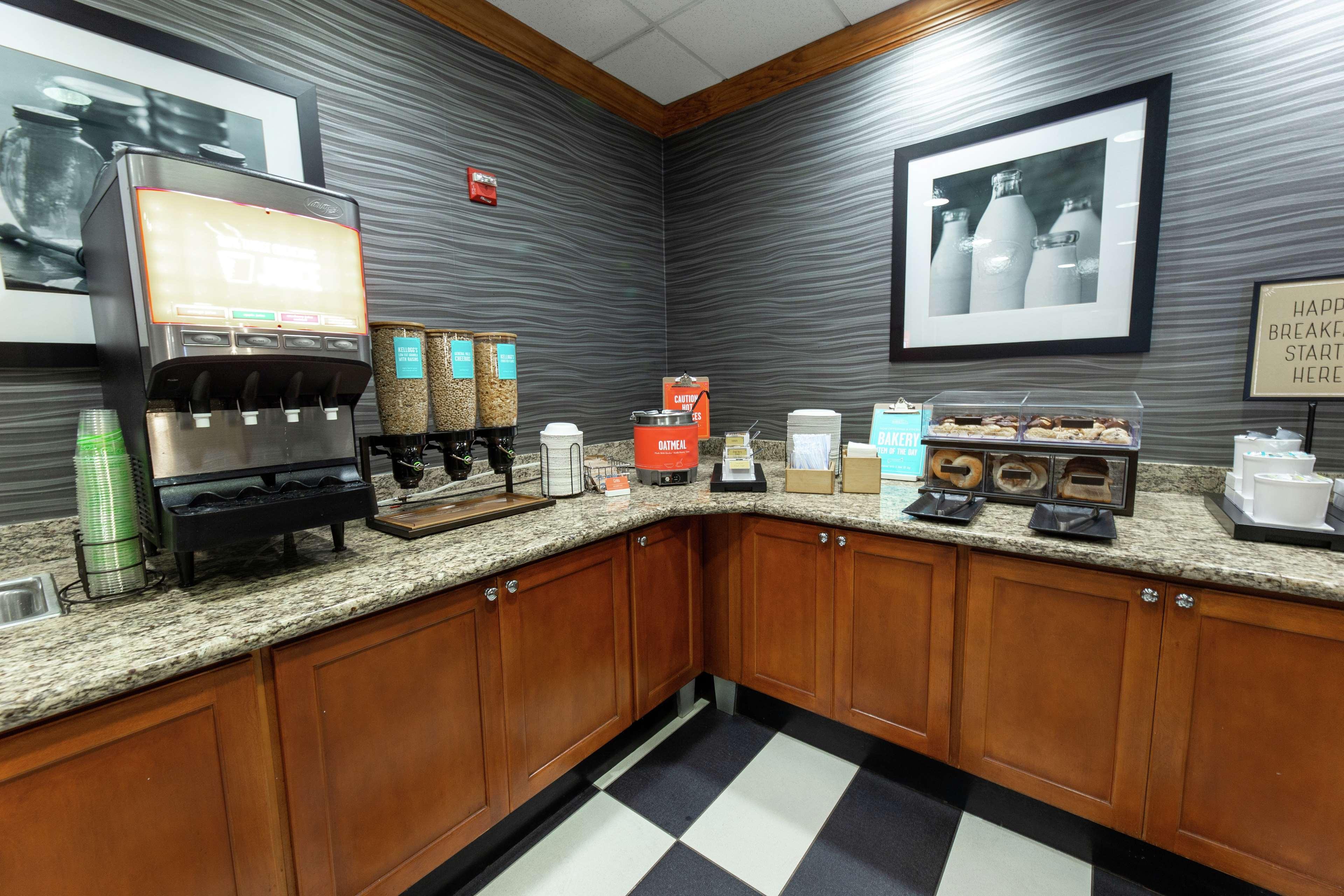 Hampton Inn & Suites Jacksonville Deerwood Park Екстер'єр фото