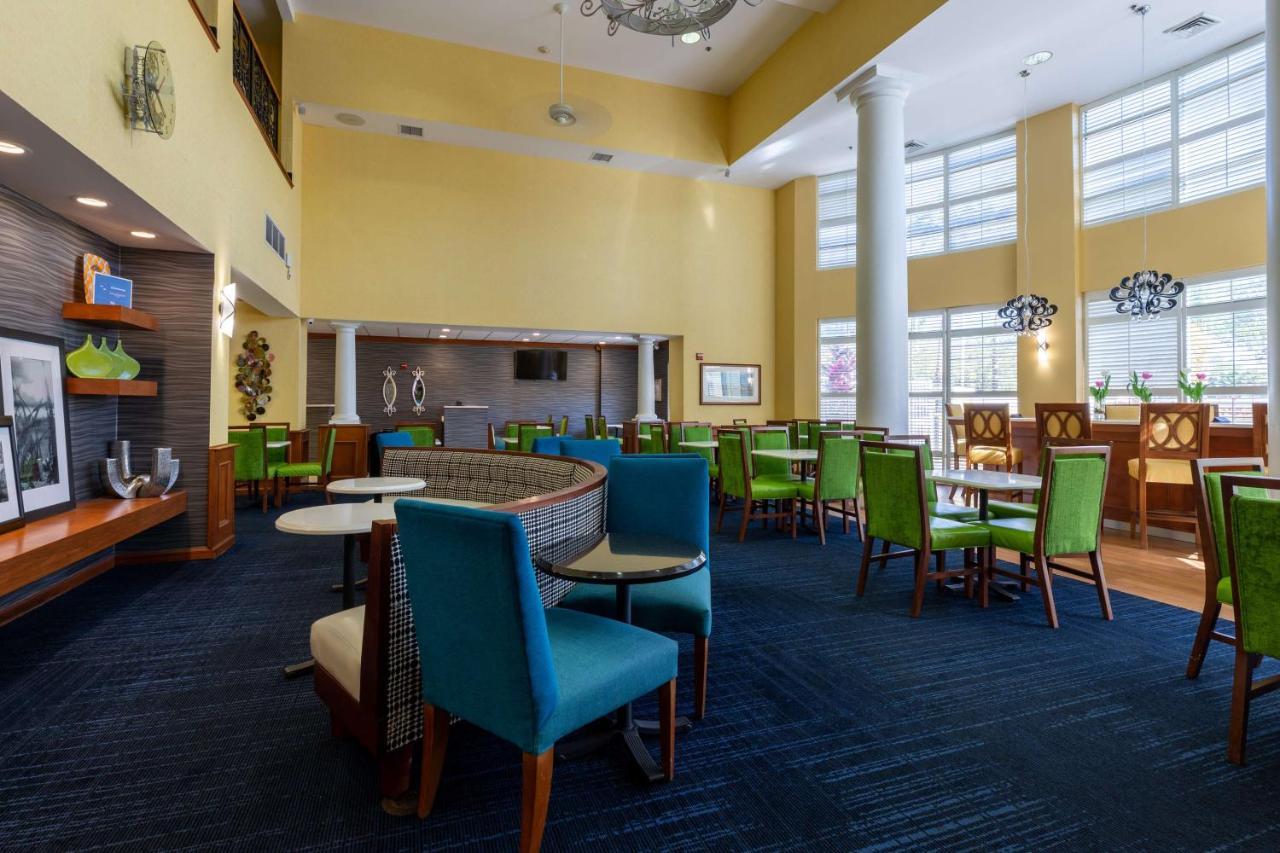 Hampton Inn & Suites Jacksonville Deerwood Park Екстер'єр фото