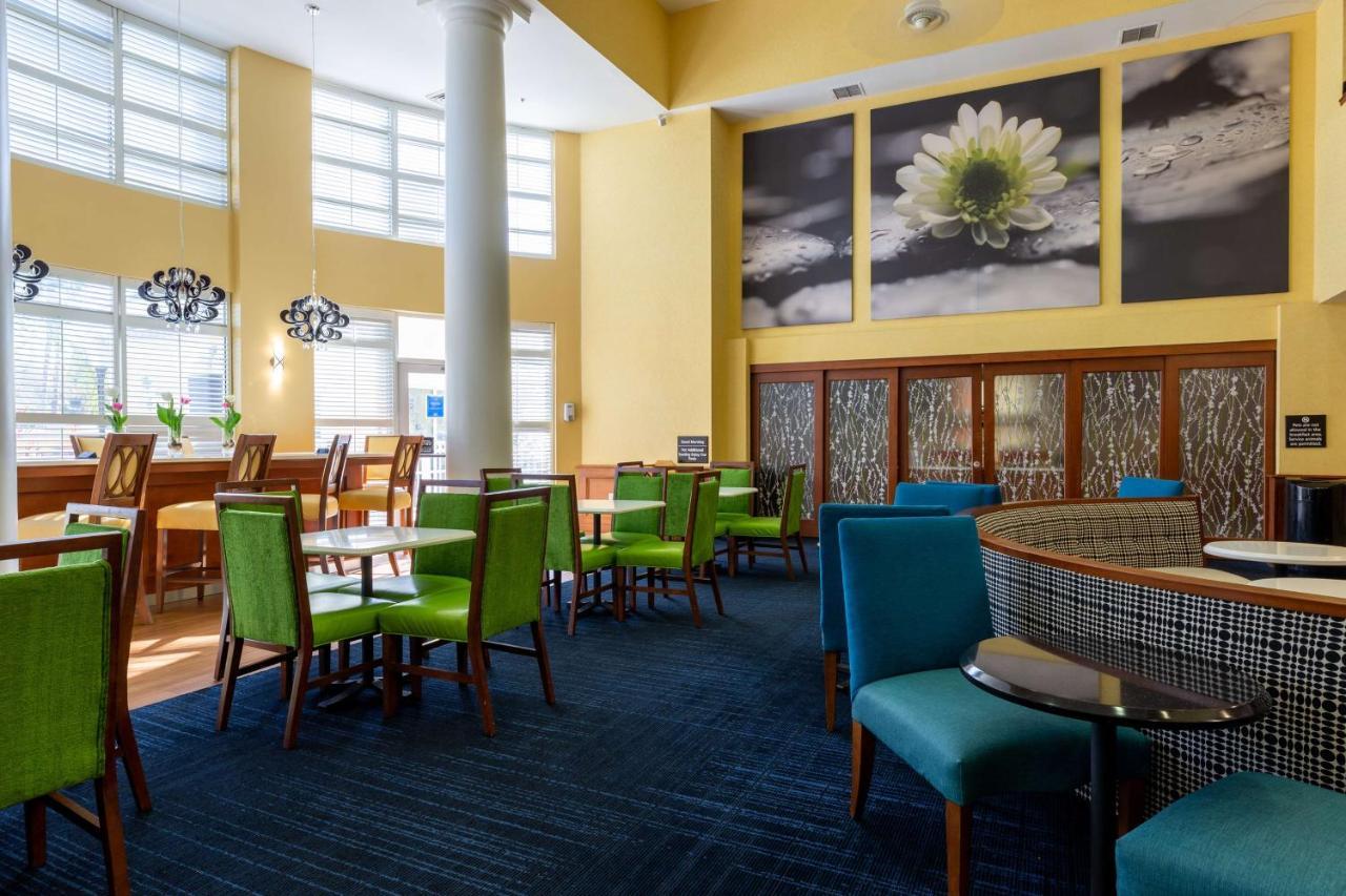 Hampton Inn & Suites Jacksonville Deerwood Park Екстер'єр фото