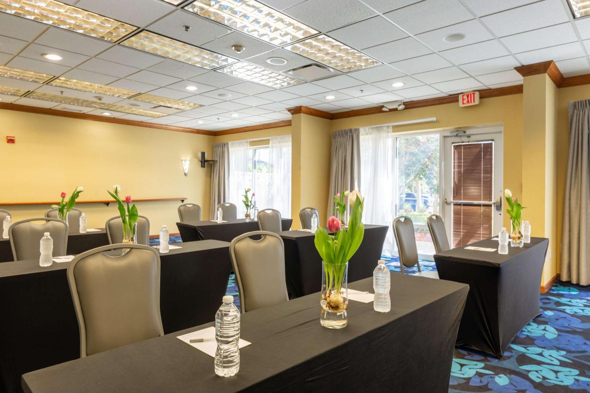 Hampton Inn & Suites Jacksonville Deerwood Park Екстер'єр фото